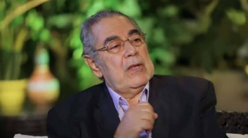 بعد نقله المستشفى.. صبري عبد المنعم يكشف تطورات حالته الصحية